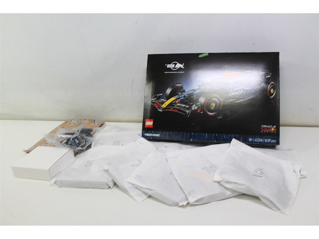 Lego technic oracle red bull racing rb20 f1 auto - afbeelding 5 van  6