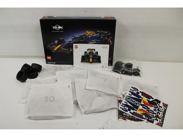Lego technic oracle red bull racing rb20 f1 auto - afbeelding 5 van  6