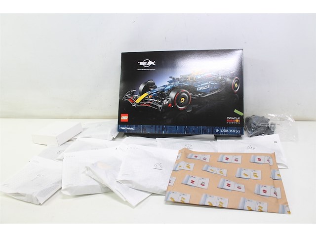 Lego technic oracle red bull racing rb20 f1 auto - afbeelding 5 van  6