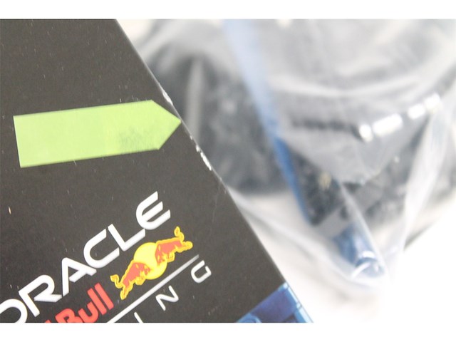 Lego technic oracle red bull racing rb20 f1 auto - afbeelding 6 van  6