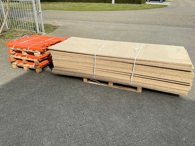 Legplanken met tussenleggers voor palletstelling - afbeelding 1 van  1
