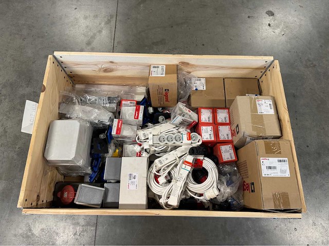 Legrand - partij elektra installatiemateriaal (41kg) - afbeelding 10 van  10