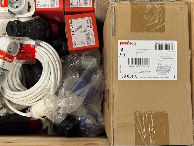 Legrand - partij elektra installatiemateriaal (41kg) - afbeelding 6 van  10