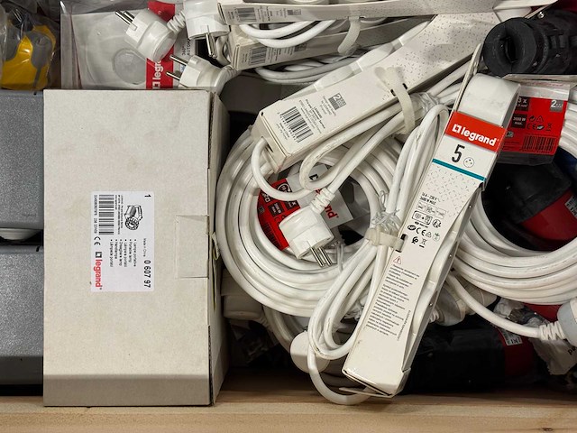 Legrand - partij elektra installatiemateriaal (41kg) - afbeelding 7 van  10