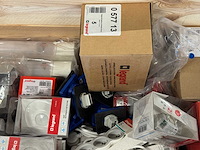 Legrand - partij elektra installatiemateriaal (41kg) - afbeelding 8 van  10