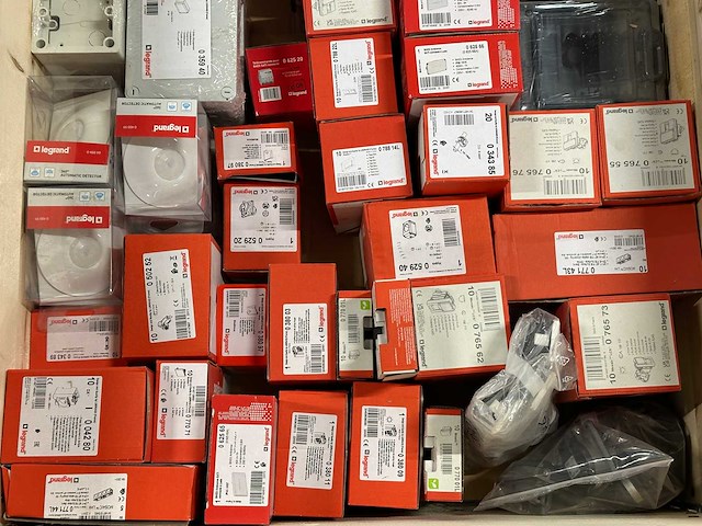 Legrand - partij elektra installatiemateriaal en bewegingsdetector - afbeelding 3 van  9
