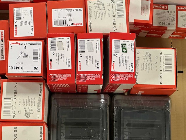 Legrand - partij elektra installatiemateriaal en bewegingsdetector - afbeelding 7 van  9