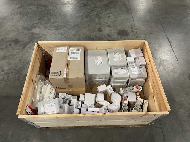 Legrand - partij elektra installatiemateriaal - afbeelding 5 van  11