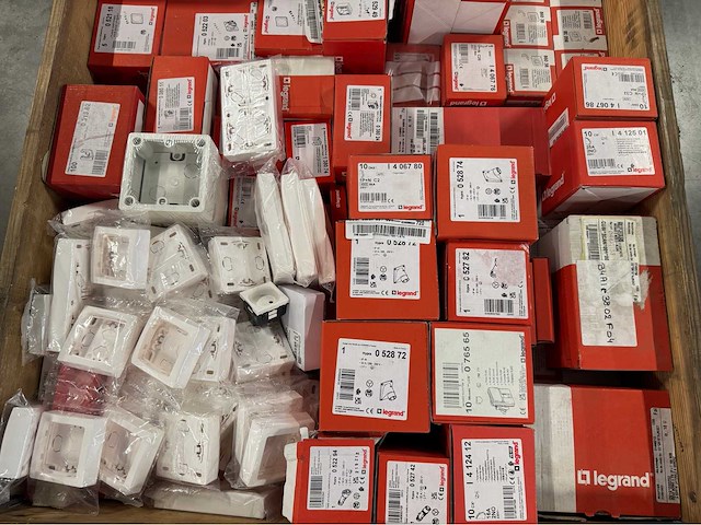 Legrand - partij elektra installatiemateriaal - afbeelding 2 van  8