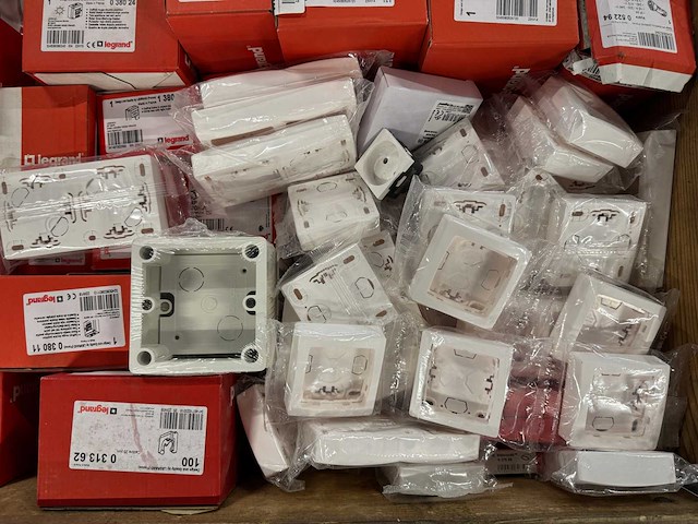 Legrand - partij elektra installatiemateriaal - afbeelding 7 van  8