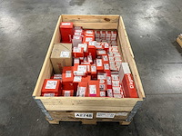 Legrand - partij elektra installatiemateriaal - afbeelding 1 van  8