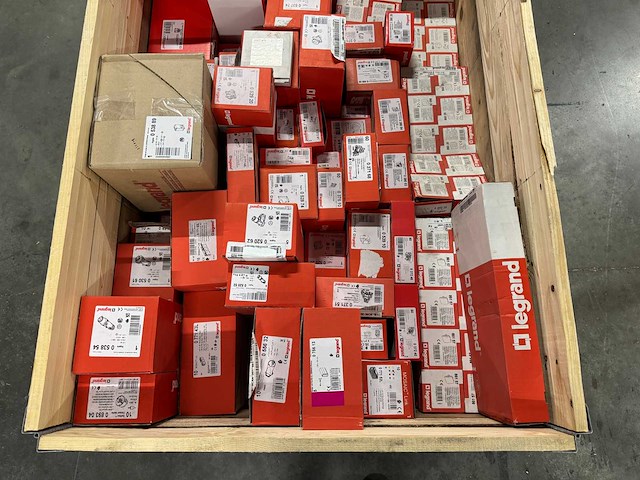 Legrand - partij elektra installatiemateriaal - afbeelding 2 van  8