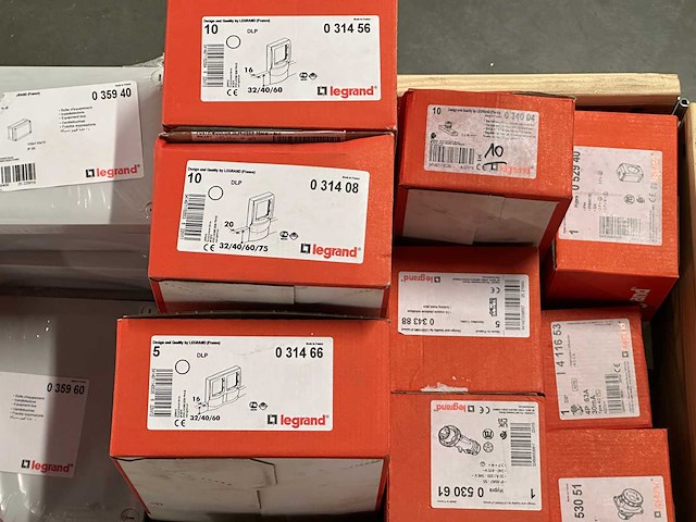 Legrand - partij elektra installatiemateriaal - afbeelding 2 van  13
