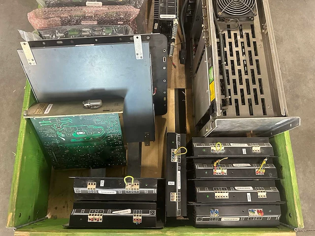 Legrand - partij elektronica: aandrijfregelaars en industriële besturingselektronica - afbeelding 2 van  8