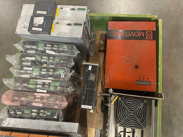 Legrand - partij elektronica: aandrijfregelaars en industriële besturingselektronica - afbeelding 3 van  8