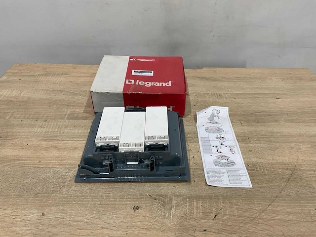 Legrand - stekkerdoos - afbeelding 2 van  3