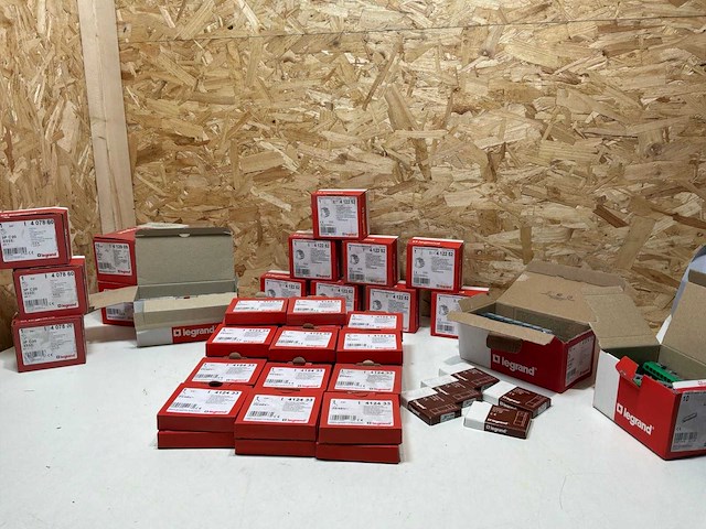 Legrand partij overige installatie materialen (94x) - afbeelding 1 van  12