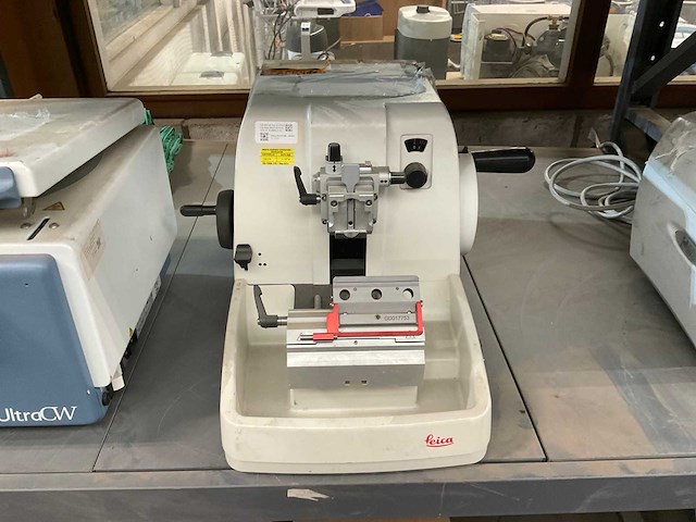 Leica manual rotery microtome - afbeelding 2 van  4
