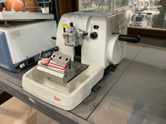 Leica manual rotery microtome - afbeelding 3 van  4