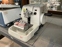 Leica manual rotery microtome - afbeelding 3 van  4