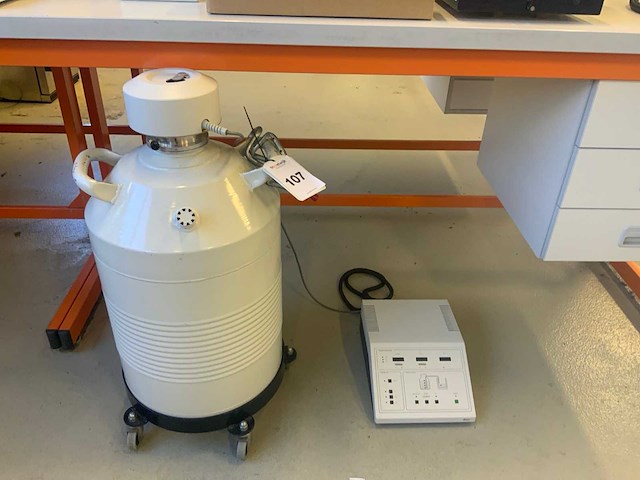 Leica stikstoftank met regelkastje - afbeelding 1 van  3