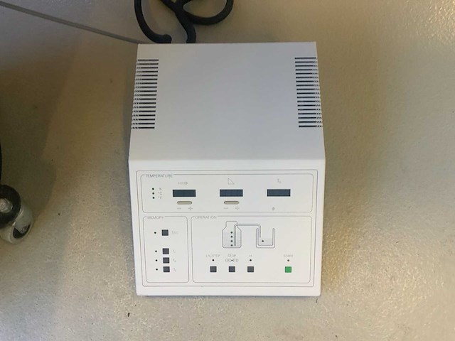 Leica stikstoftank met regelkastje - afbeelding 3 van  3