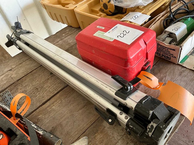 Leica waterpasinstrument - afbeelding 2 van  3