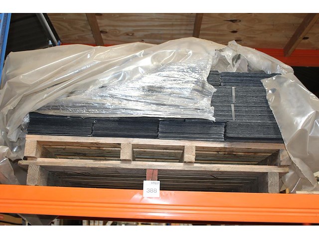 Leistenen op pallet. afmeting 30 x 45 cm. ca. 650 stuks. - afbeelding 1 van  1