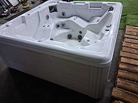Leisure bay jacuzzi - afbeelding 1 van  5
