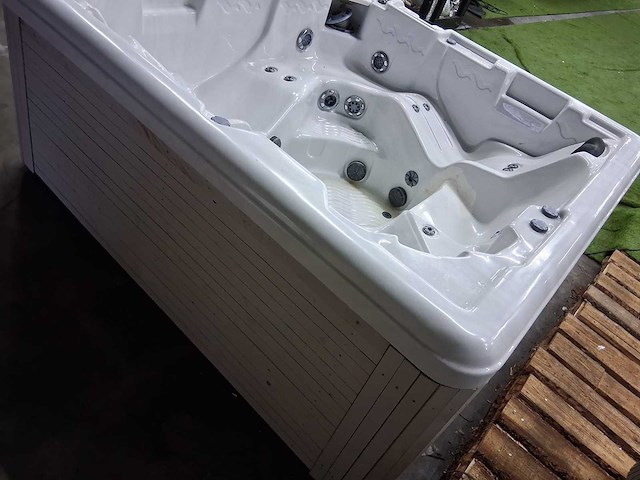 Leisure bay jacuzzi - afbeelding 2 van  5