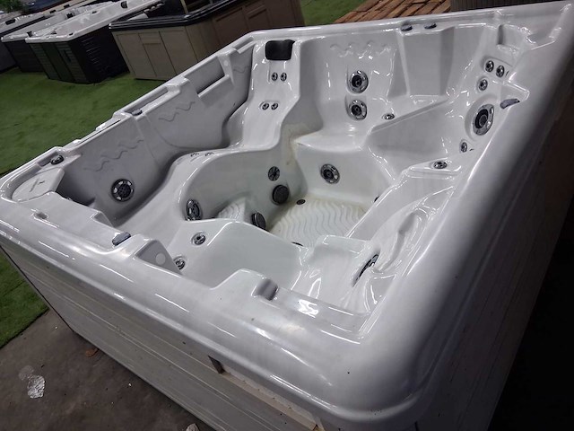 Leisure bay jacuzzi - afbeelding 4 van  5