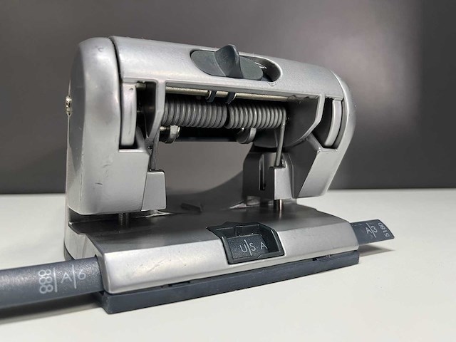 Leitz - heavy duty perforator - afbeelding 3 van  3