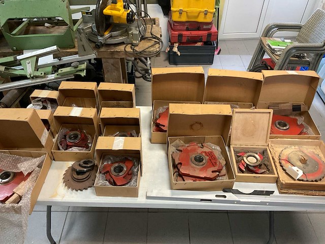 Leitz freeskoppen (pennenbank + freesmachine) (14x) - afbeelding 1 van  17