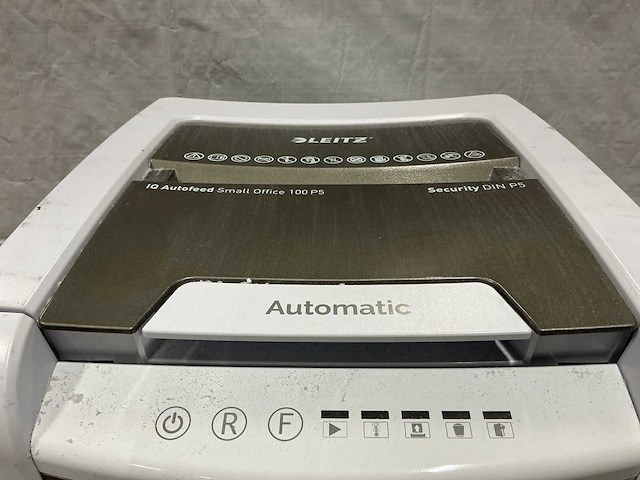 Leitz iq autoreed small office 100 p5 papier shredder - afbeelding 3 van  9