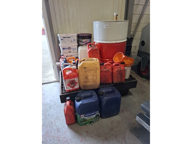 Lekbak 220ltr met diverse vloeistoffen - afbeelding 1 van  6