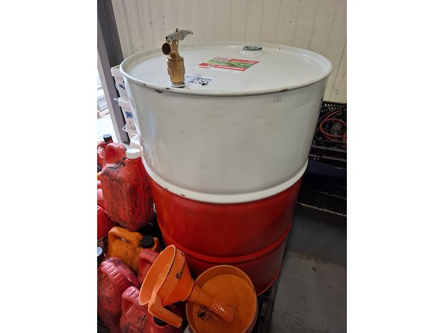 Lekbak 220ltr met diverse vloeistoffen - afbeelding 2 van  6