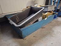 Lekbak met diverse vloeistoffen - afbeelding 3 van  3