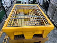 Lekbeheerbare pallet met gegalvaniseerd rooster - afbeelding 2 van  3