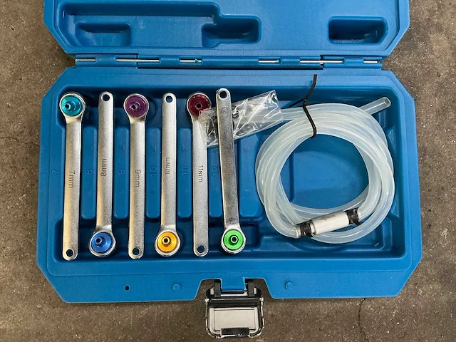 Lekkagetester en remontluchter-sleutelset - afbeelding 2 van  6