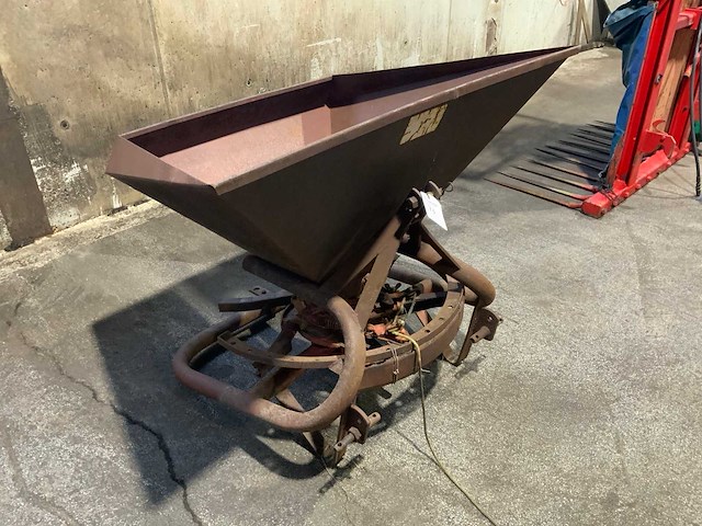 Lely kunstmeststrooier - afbeelding 2 van  4