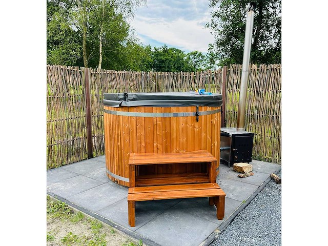 Lemmik mees hottub 6 persoons - afbeelding 1 van  7