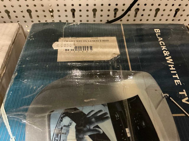 Lenco t-9050 zwart-wit tv - afbeelding 3 van  3