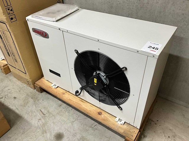 Lennox warmtepomp buiten unit - afbeelding 3 van  3