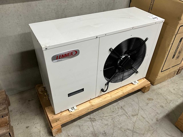 Lennox warmtepomp buiten unit - afbeelding 2 van  2