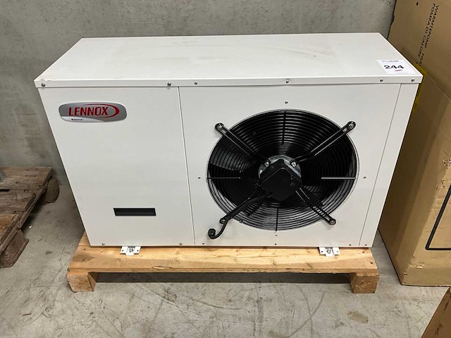 Lennox warmtepomp buiten unit - afbeelding 3 van  3