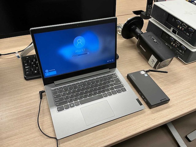 Lenovo - 2023 - ideapad slim - laptop - afbeelding 1 van  6