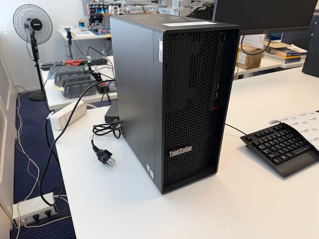 Lenovo - 30dh00gumh - desktop - afbeelding 1 van  5