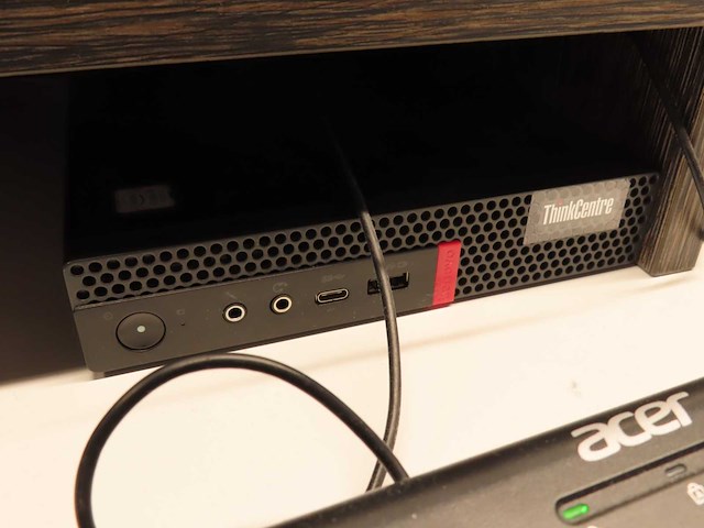 Lenovo - thinkcentre m720q - desktop - afbeelding 2 van  6