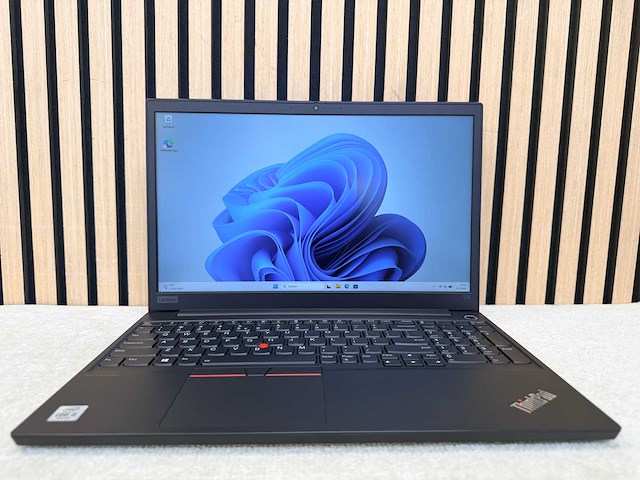 Lenovo - thinkpad e15 - i5 / 16gb / 256gb / 15,3" laptop - afbeelding 1 van  7
