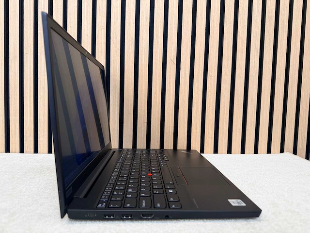 Lenovo - thinkpad e15 - i5 / 16gb / 256gb / 15,3" laptop - afbeelding 2 van  7